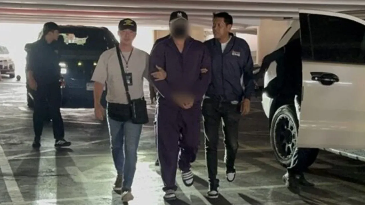 체포되는 DJ Paul의 모습