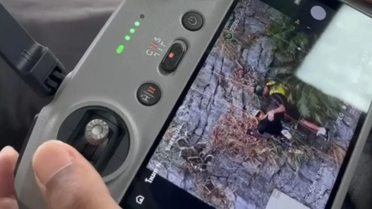 패러글라이딩 사고로 다리 부상을 입은 외국인