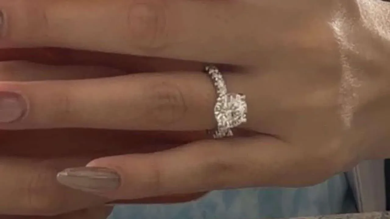 푸켓 음악 페스티벌에서 다이아몬드 반지를 잃은 커플