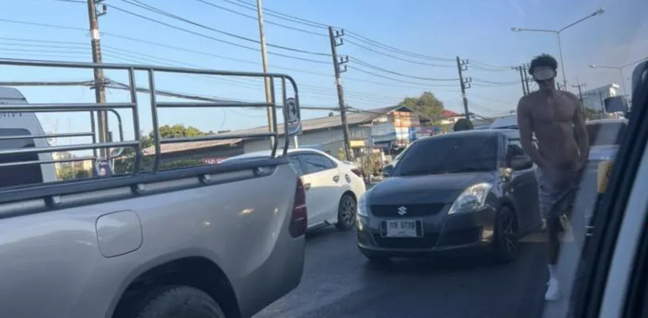 푸켓 도로에서 소변을 보는 영국인 남성