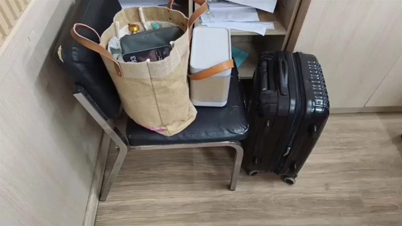 우돈타니 호텔 11층 깨진 유리창