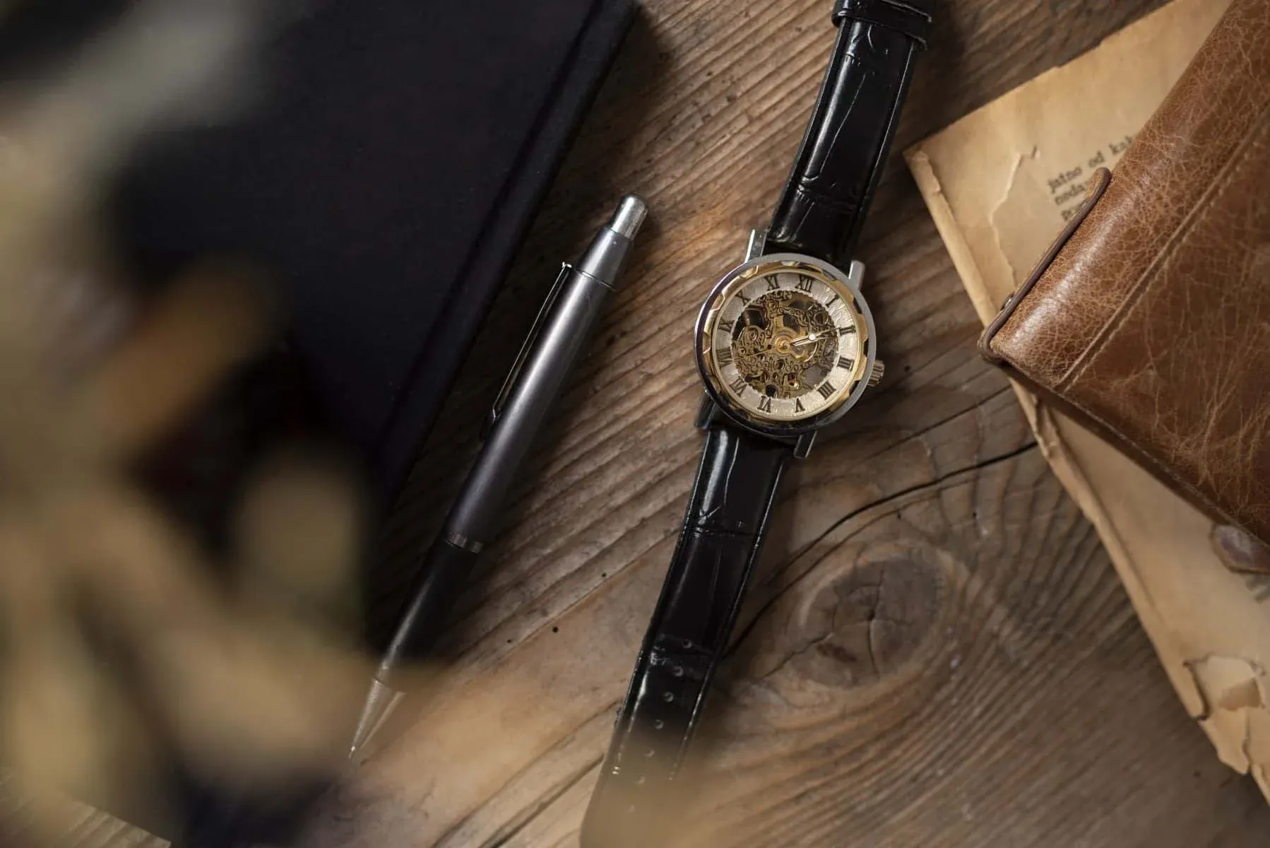 범인이 남기고 간 고가의 시계