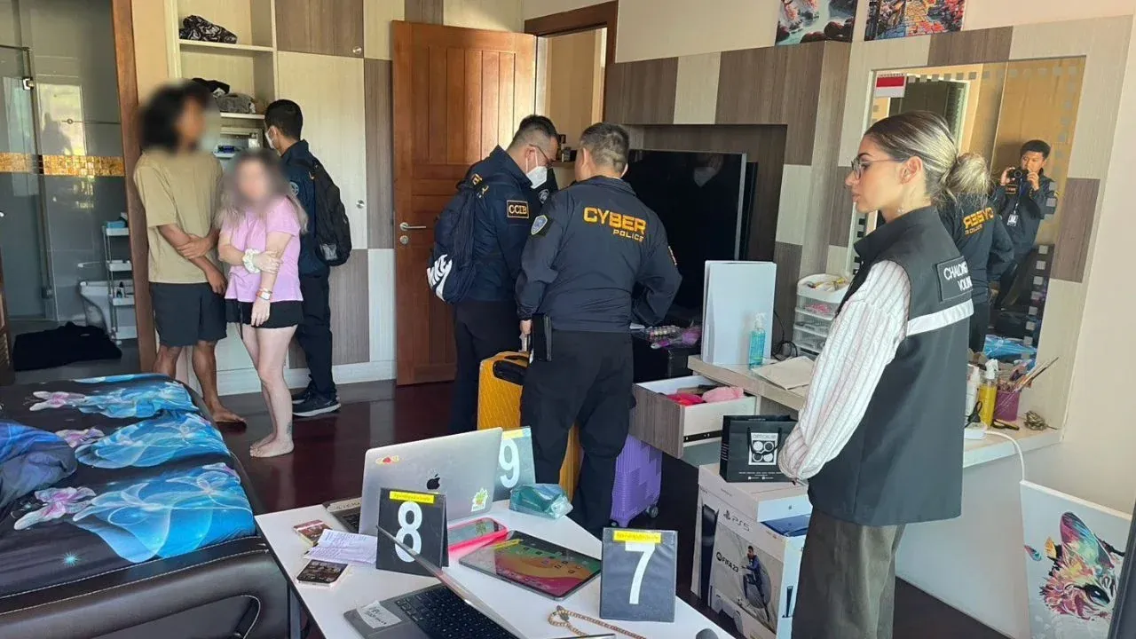 푸켓에서 체포된 우크라이나 사기 용의자 관련 사진