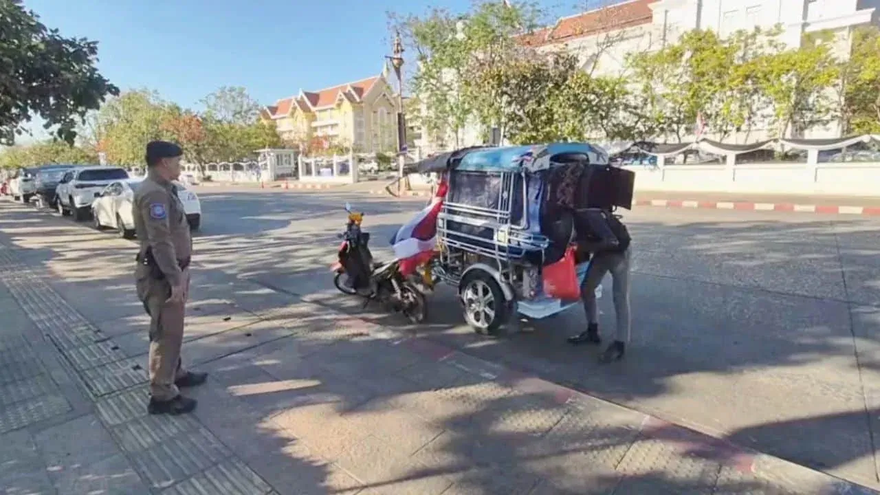 우돈타니 도시 기둥 사원에서의 분쟁 현장