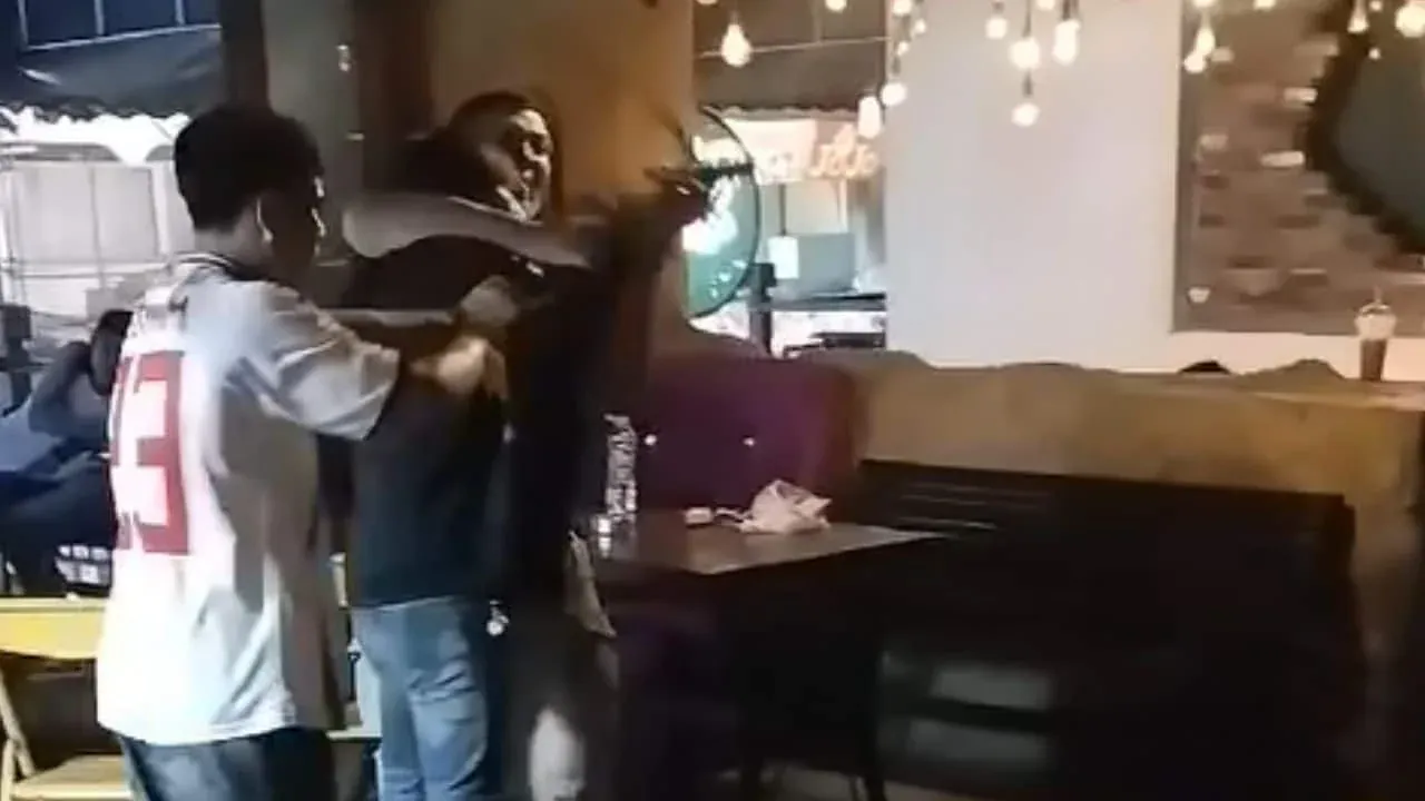 카오산로드 총격 사건 현장