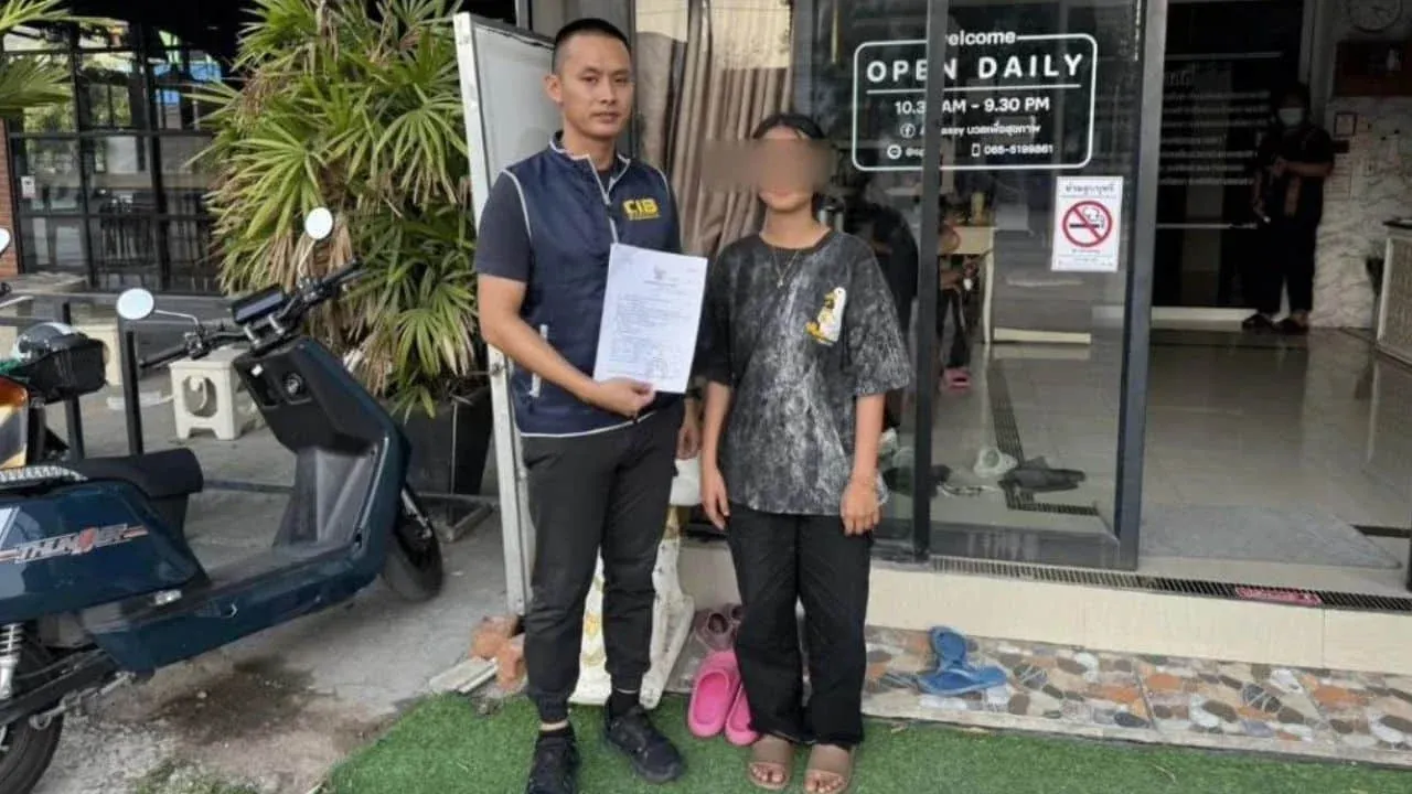 압수된 증거물 - ATM 카드, 휴대전화, 노트북