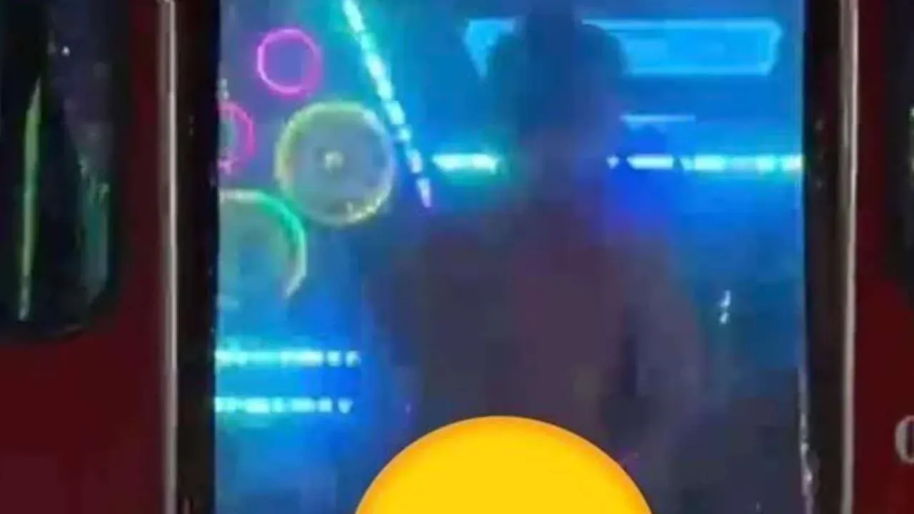 푸켓 툭툭 성행위로 체포된 프랑스 커플