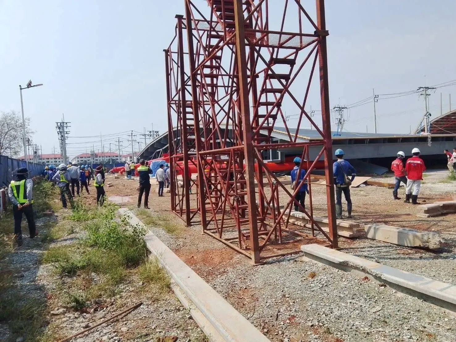 사뭇쁘라깐 MEA 훈련센터 돔 붕괴 현장 사진