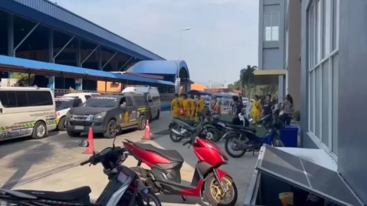 촌부리 학교 추락 사고 현장 조사 모습