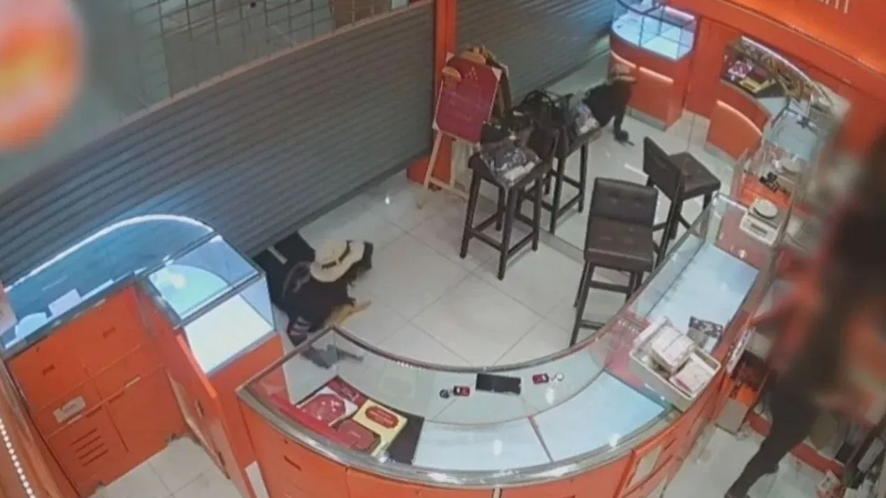 방콕 수쿰빗 50 금은방 강도 사건 현장