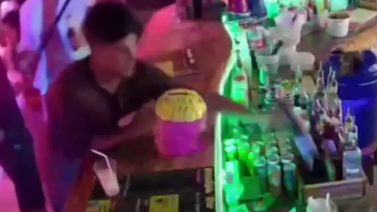 코 피피 술집 절도 현장