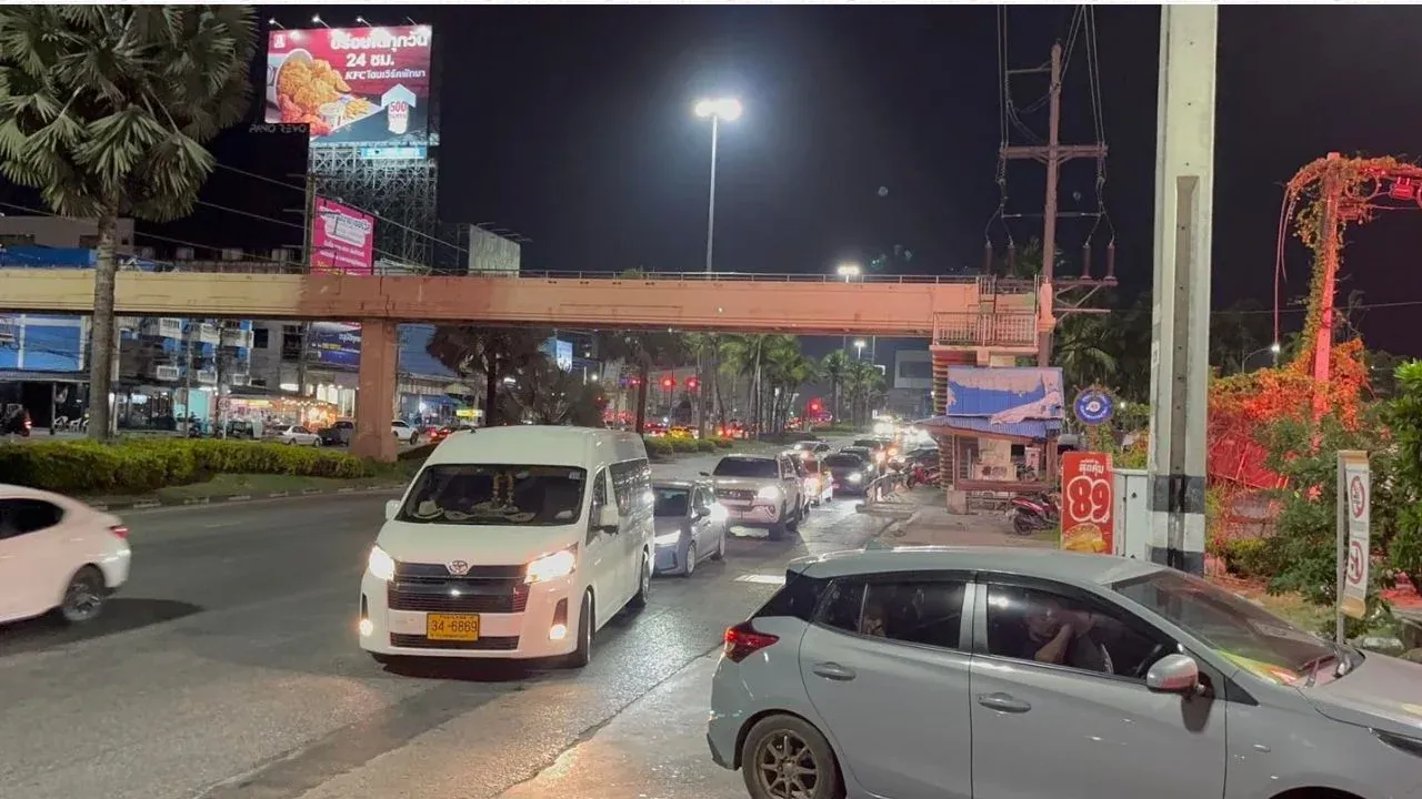 연료 가격 인상 전 주유소에 몰린 시민들