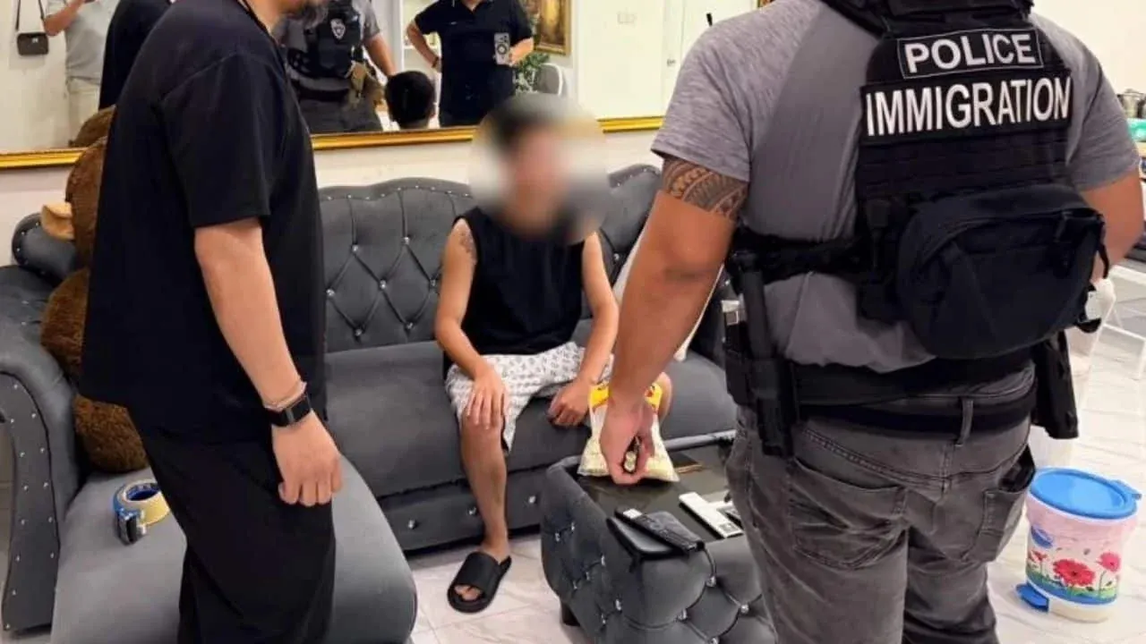 파타야 웃음 가스 판매 단속 현장