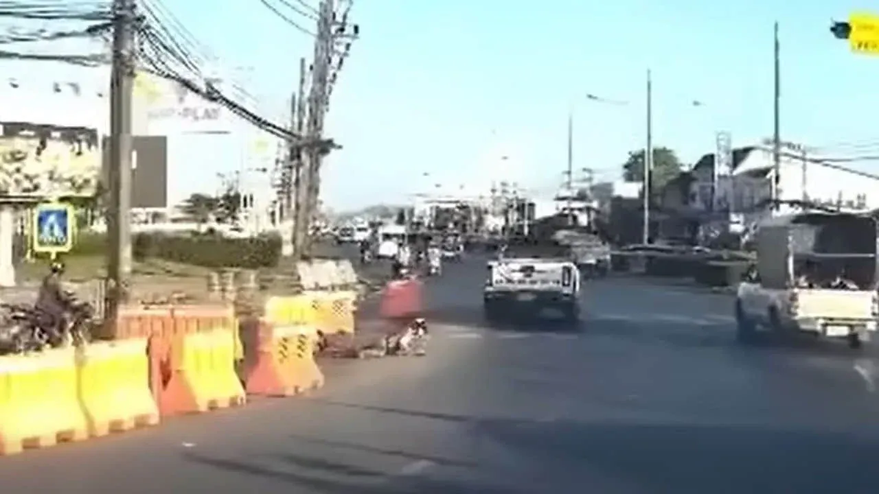 푸켓 교통경찰 충돌 사고 현장