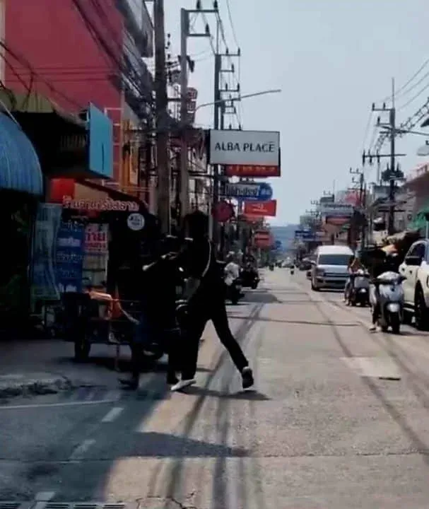 촌부리 거리 싸움 현장