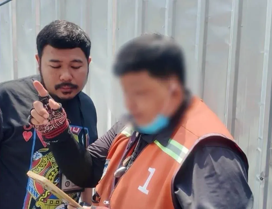 폭행 피해를 신고하는 오토바이 택시 기사