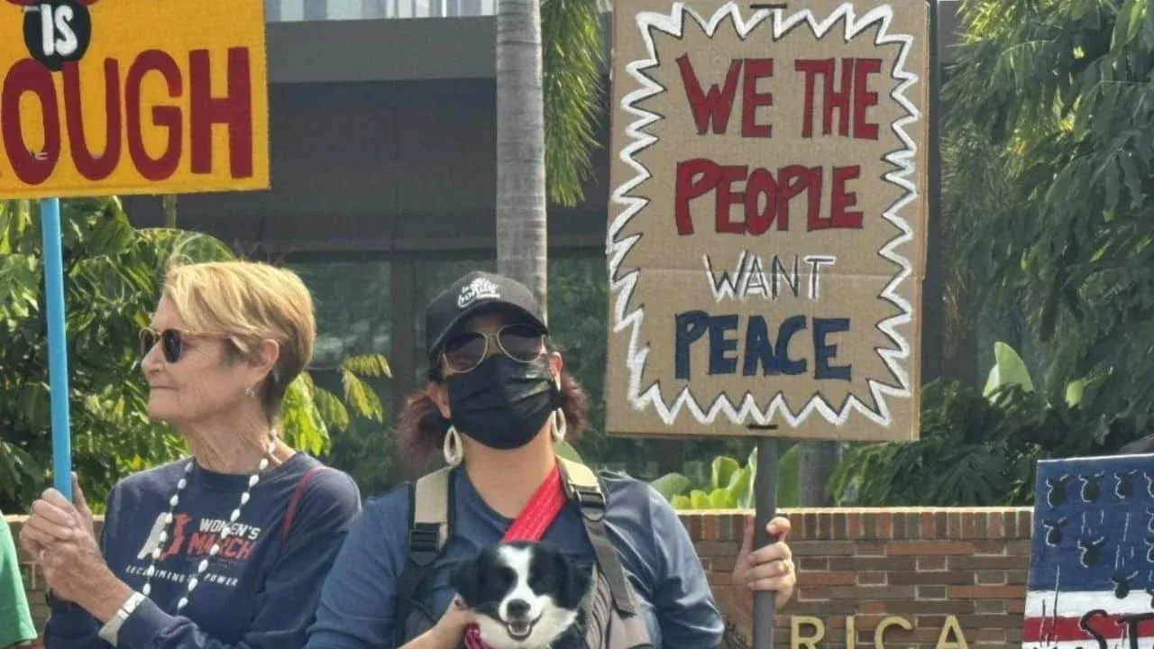 치앙마이 반전 시위 참가자들