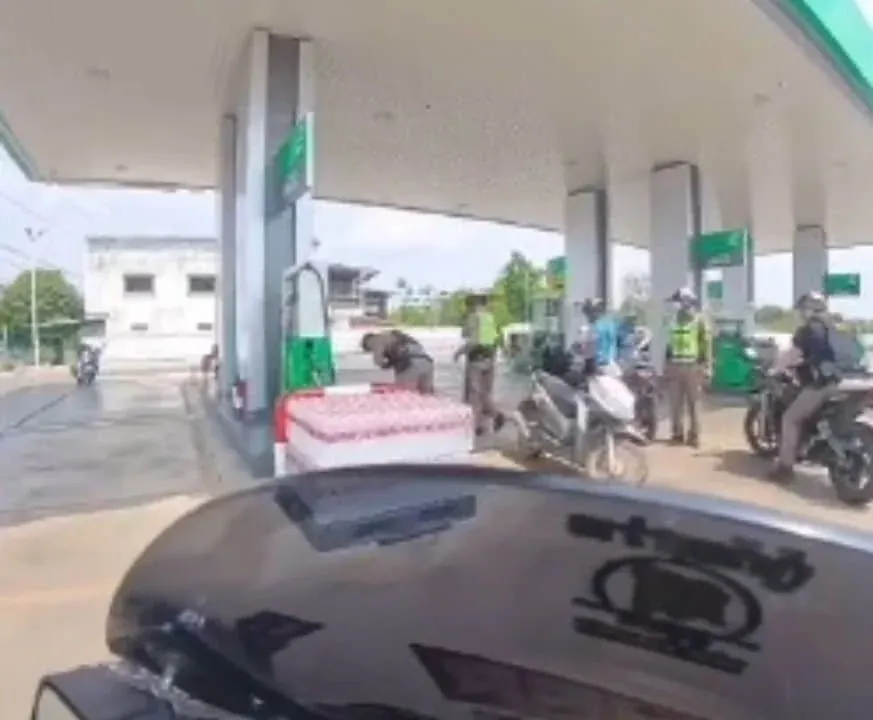 알몸 남성 주유소 사건 현장