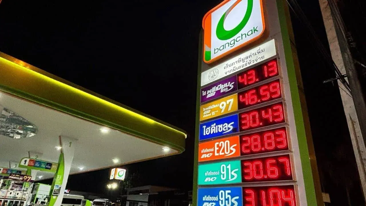 푸켓 주유소 대기 줄