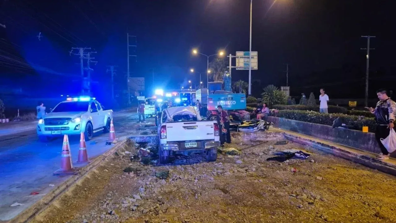 나콘파톰 도로공사 사고 현장