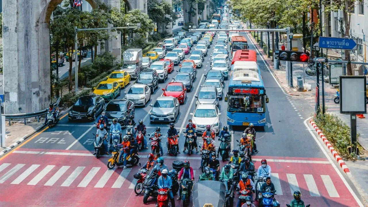 방콕 교차로의 교통 상황