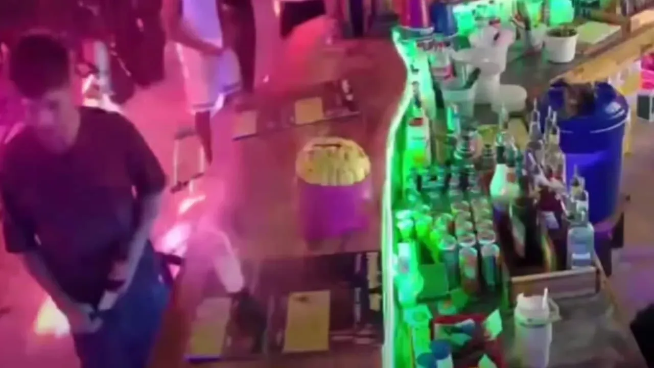 크라비 술집 절도 외국인