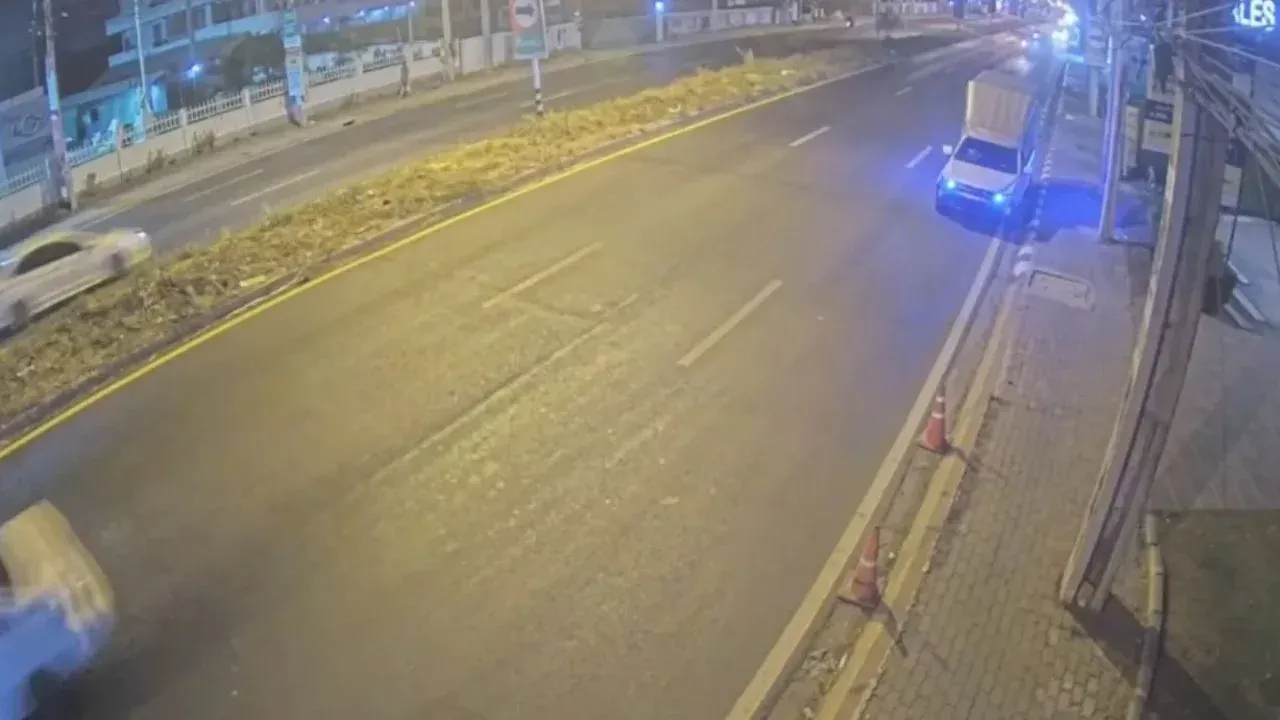 태국 픽업트럭 충돌 사건 CCTV 영상 캡처