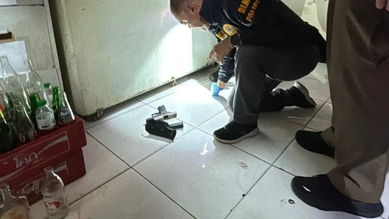 압수된 권총과 현장 증거