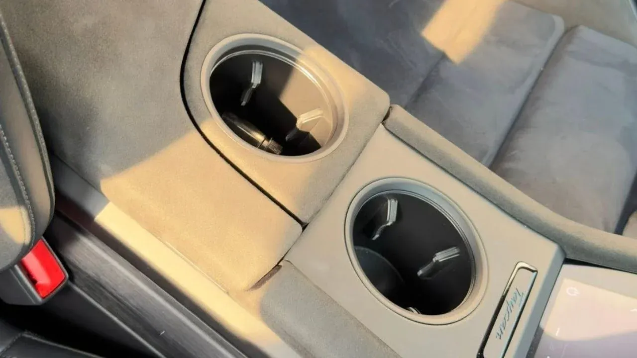 도난된 롤렉스 시계 반환 후 관련 사진