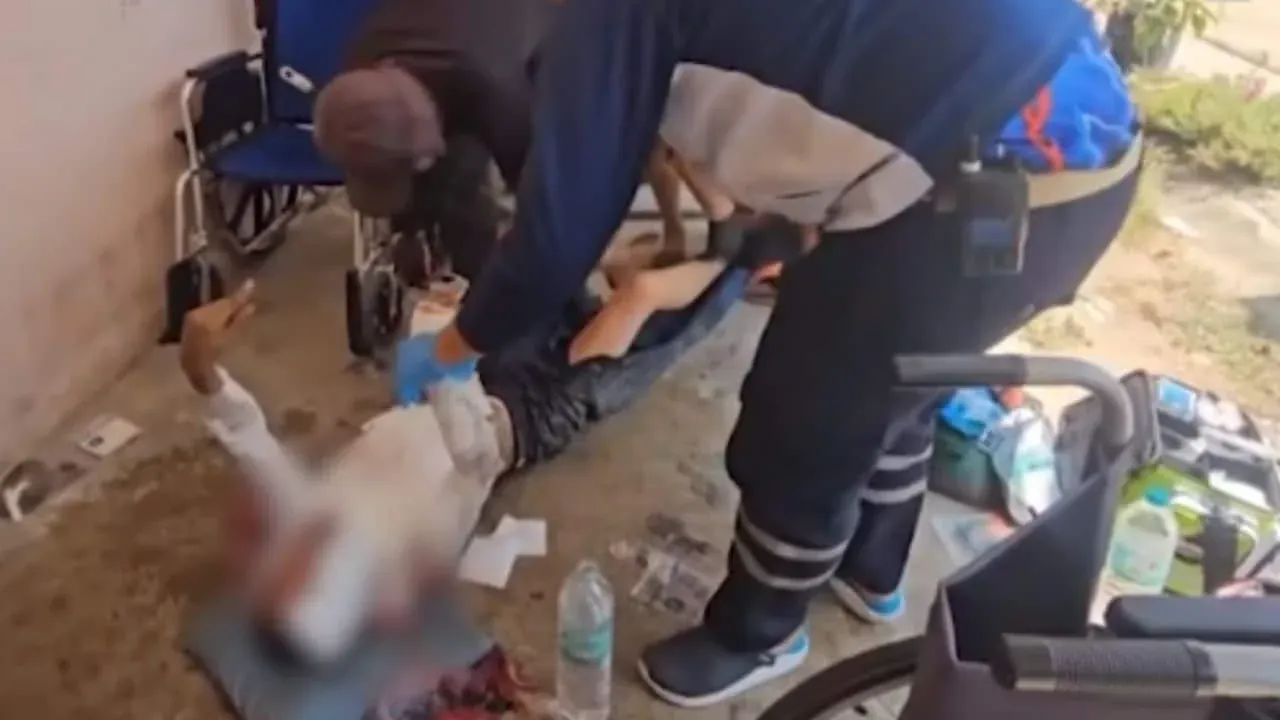 태국 분신 시도 남성 구조 장면