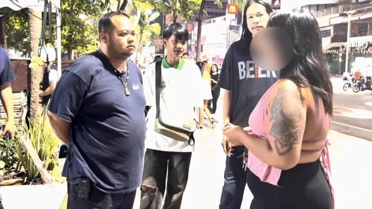 태국 여성이 영국인 전 남자친구의 괴롭힘을 신고한 장면