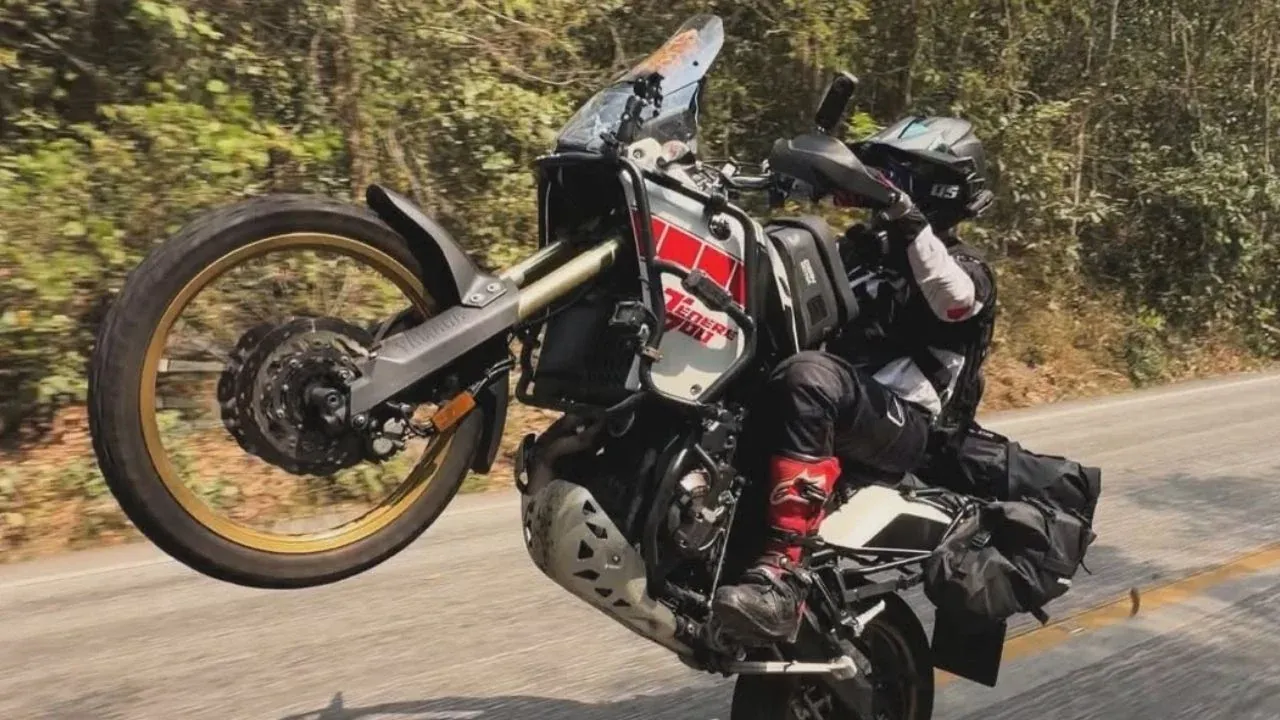 캐나다인 남성이 렌트한 오토바이 관련 사진