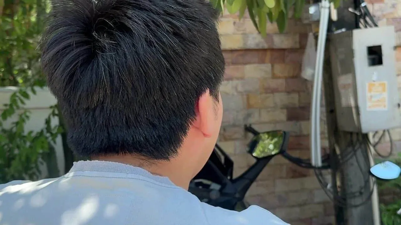 독극물 경고 현수막이 게시된 주택가 모습