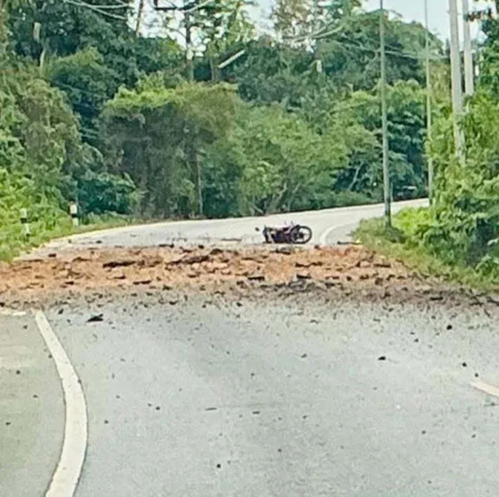 나라티왓 폭탄 테러 현장 조사 모습