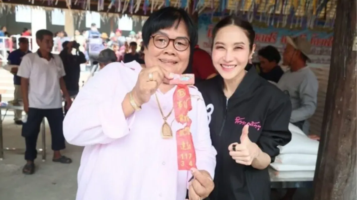 수판부리 왓 텐 플라이 사원의 폭죽 의식