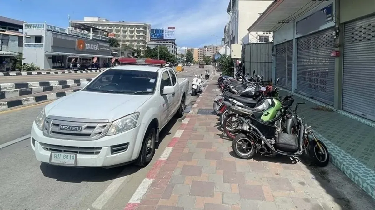 파타야 홀짝 주차 단속 현장
