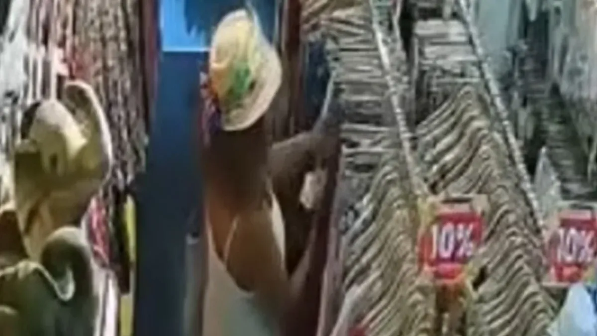 푸켓 상점에서 가격표 바꿔치기로 수배 중인 외국인 여성