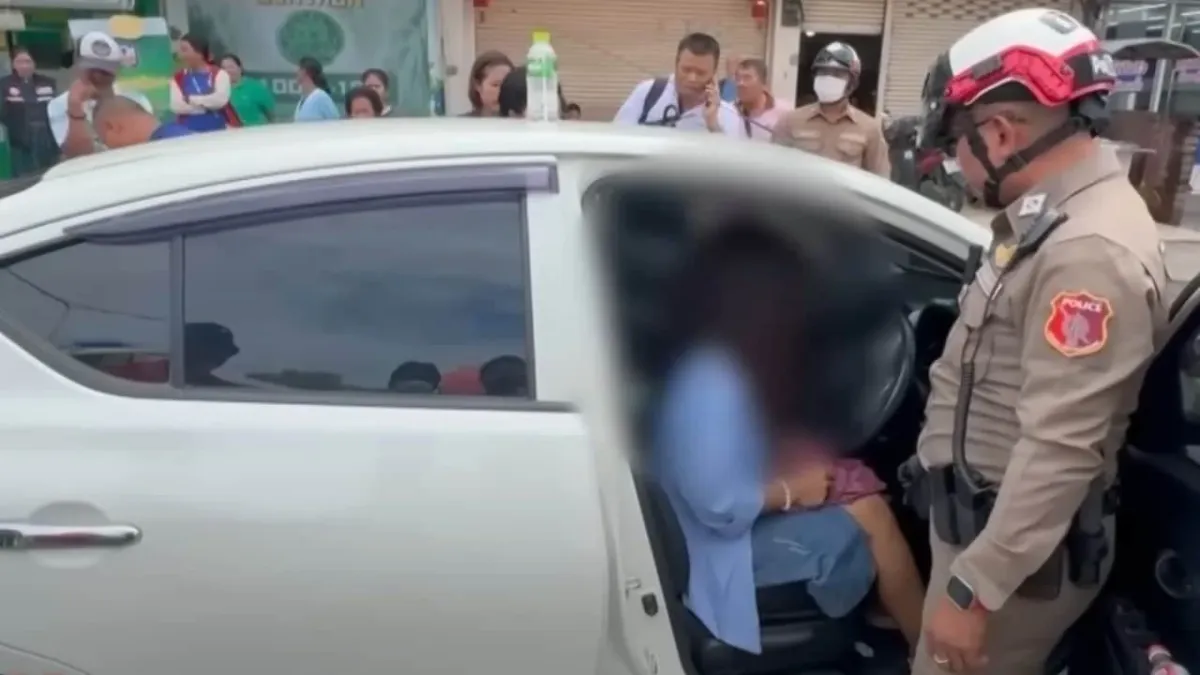 태국 사뭇송크람에서 주차된 차 안에서 3일을 보낸 후 구조된 태국 여성