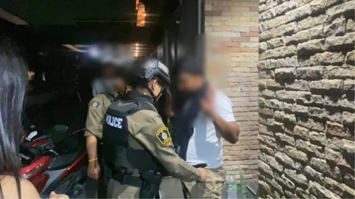 파타야에서 전 남자친구가 가방 강탈, 주민들이 체포