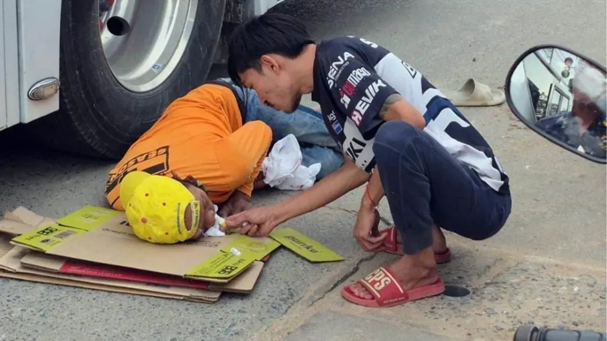 파타야 관광버스와 오토바이 충돌 사고 현장