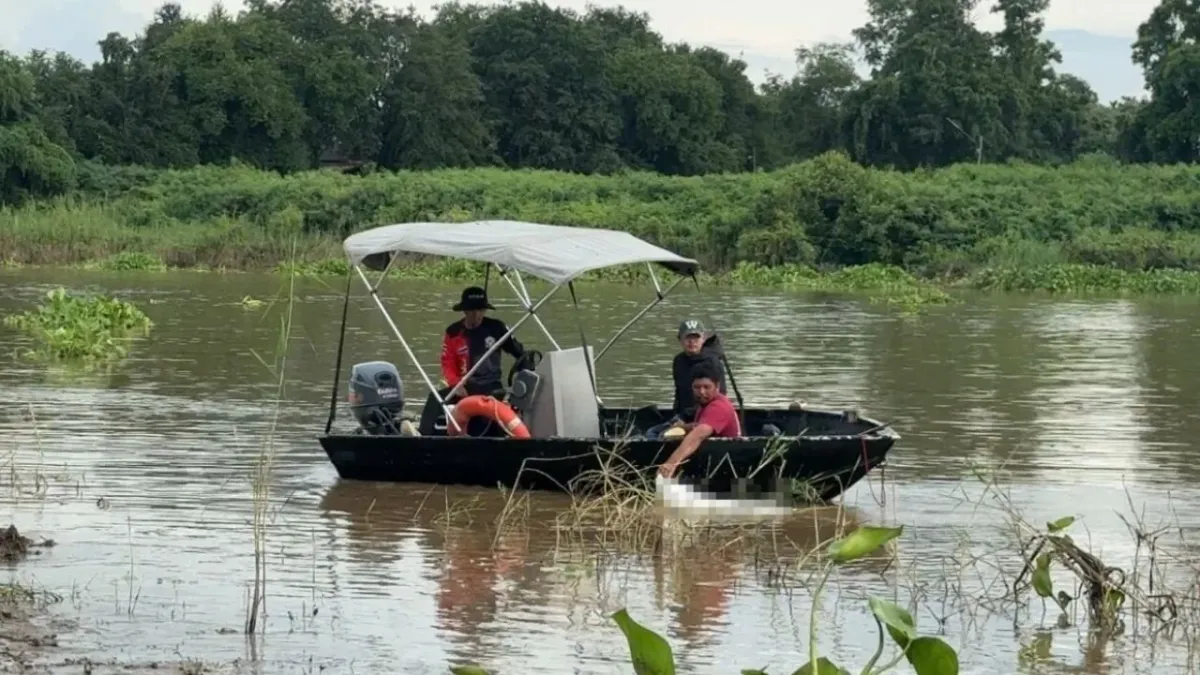 아유타야 강에서 예인선 전복 사고 현장