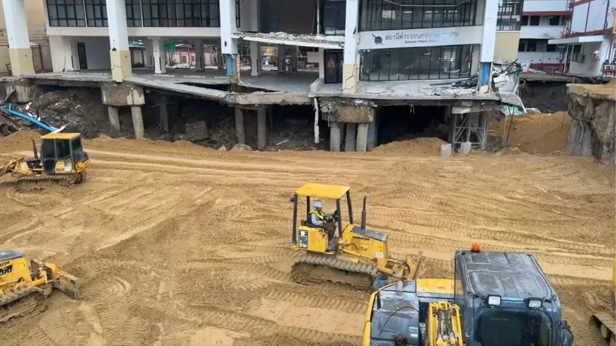 방콕 삼센 경찰서 도로 함몰 사고