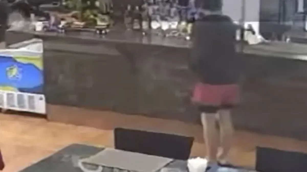 푸껫 레스토랑 주류 절도 사건