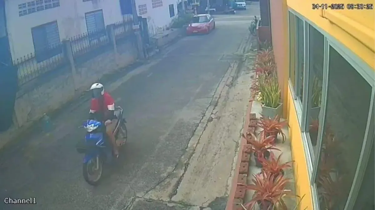 스리라차에서 오토바이 탄 변태가 여성 스토킹, CCTV에 포착