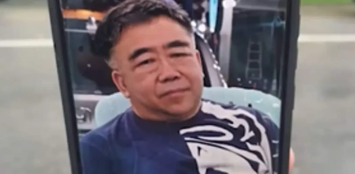 말레이시아 여성, 핫야이 홍수로 실종된 남편 수색 중