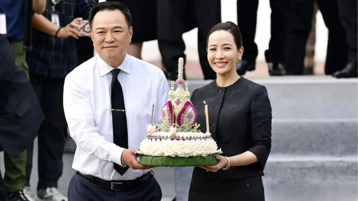 아누틴 총리, 로이끄라통 축제서 유머로 바지 지퍼 논란 일축