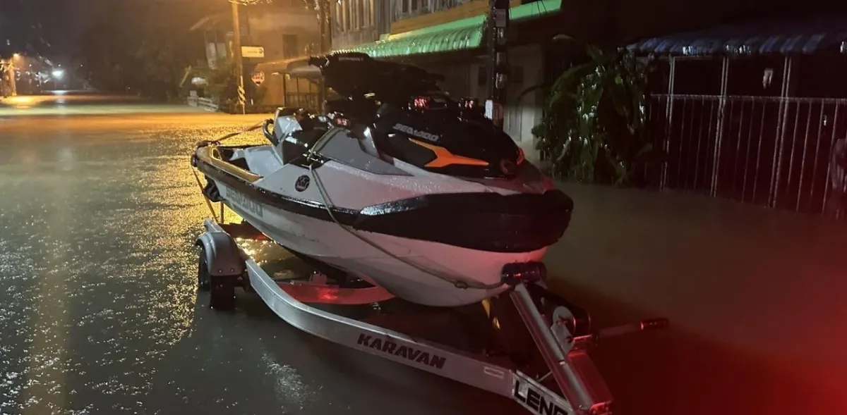 "나부터 도와줘": 구조 지연에 격분한 핫야이 남성, 구조대에 총 3발 발사