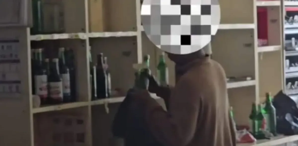 태국 핫야이 홍수 피해자들, 침수된 세븐일레븐에서 물품 가져가 논란