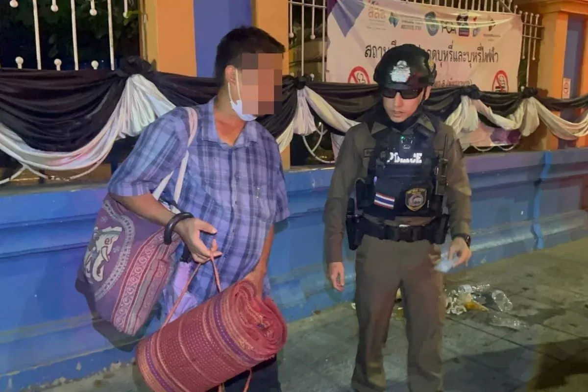 가짜 점쟁이, 불행 예언 후 아이폰 절도