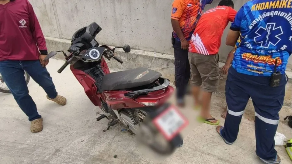 12세 소년, 파타야에서 오토바이 벽 충돌로 부상